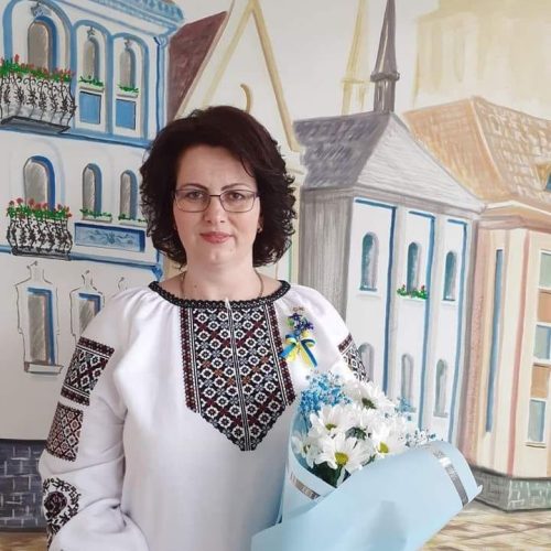 4 фото вчителів, ПІБ та посада кожного _ №2 Угрин Наталія Іванівна вчитель української мови та літератури - Veronika Senko